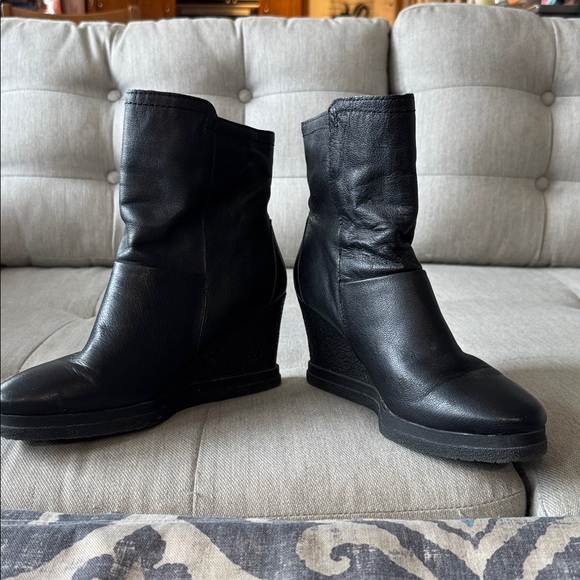 Black leather zip up 3” wedge heeled bootie - Picture 3 of 6